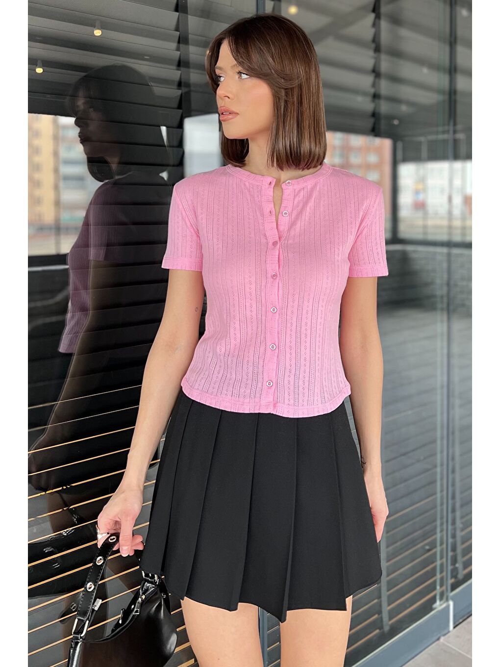 Pembe Kadın Boydan Düğmeli Ajurlu Bluz