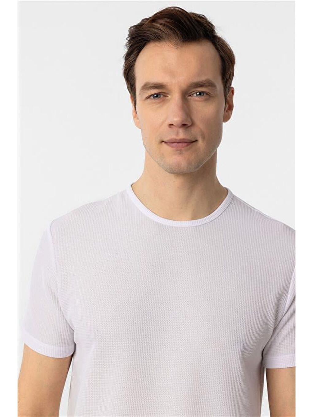 Beyaz Slim Armürlü Bisiklet Yaka Tişört-1