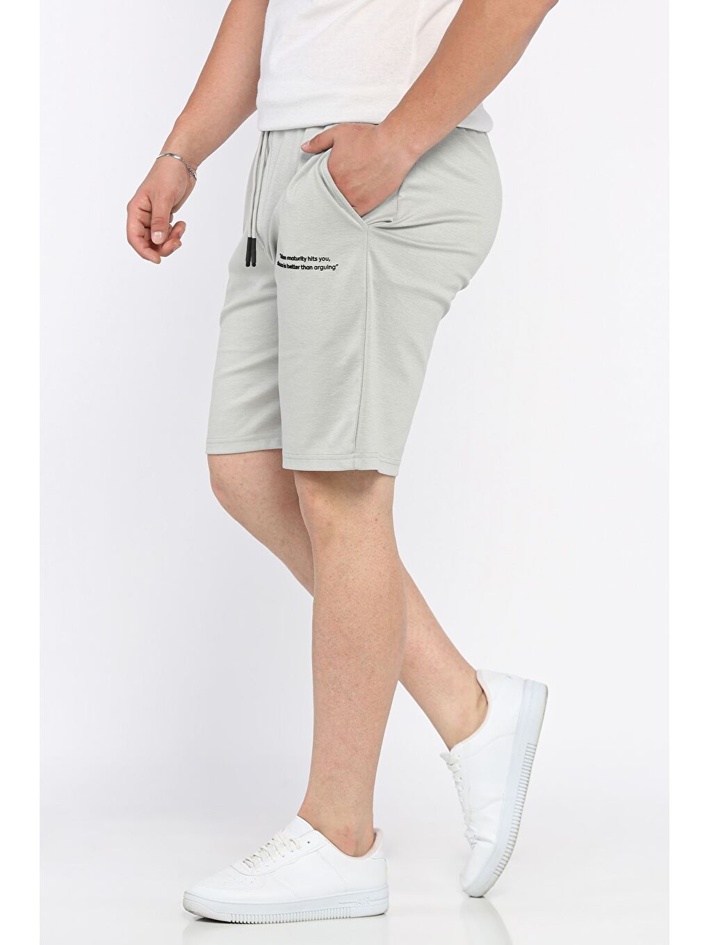 Gri Yazı Baskılı Erkek Şort-1