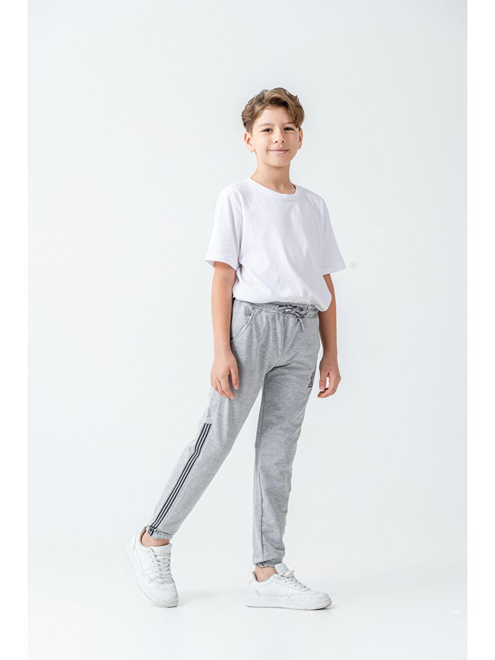 Gri Sağ Sol Yan Şerit Baskılı Sol Cep Alt Baskılı Erkek Çocuk Eşofman Altı-1