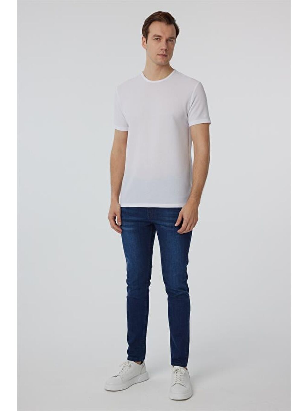 Beyaz Slim Armürlü Bisiklet Yaka Tişört-3