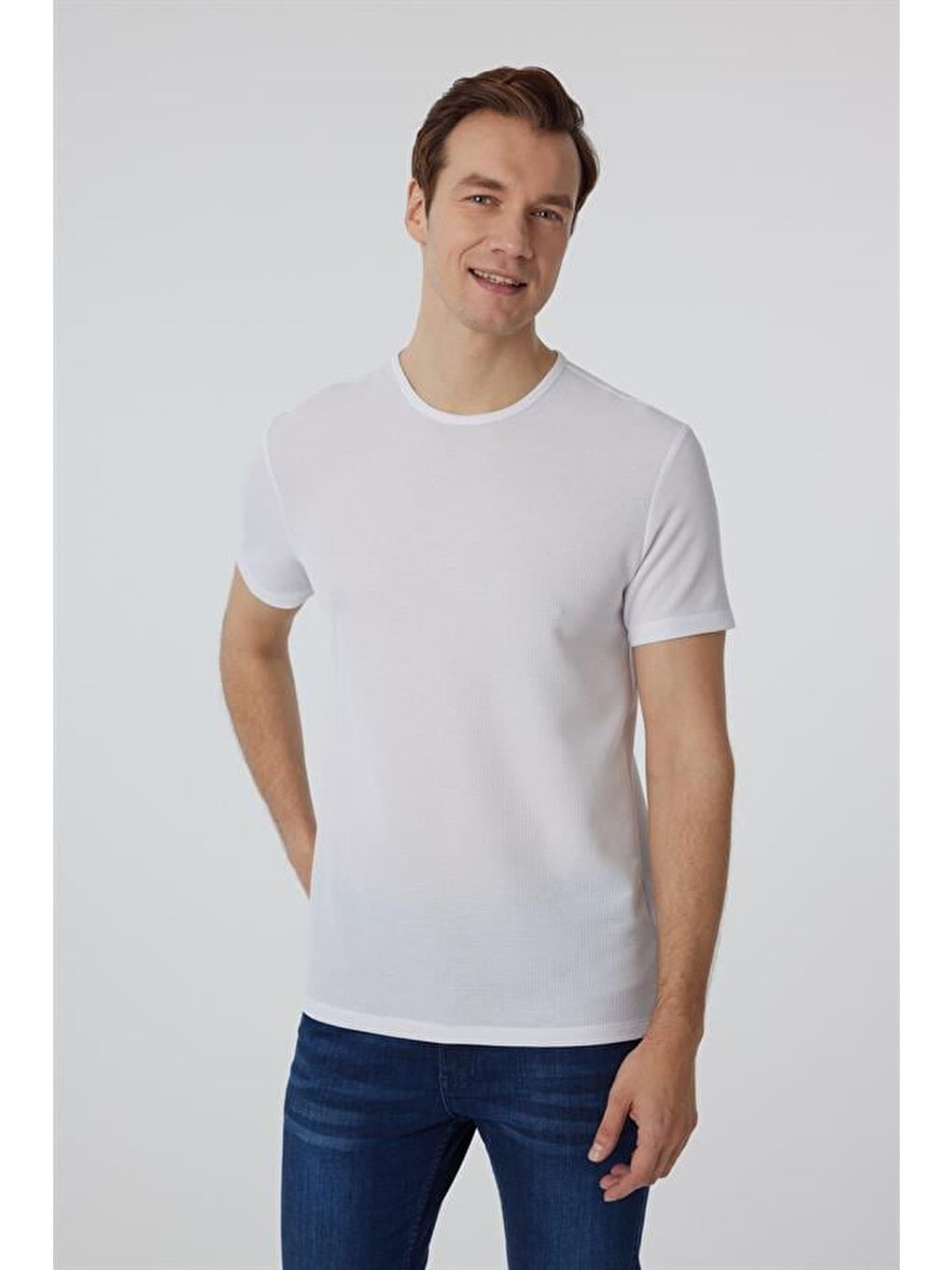 Beyaz Slim Armürlü Bisiklet Yaka Tişört-5