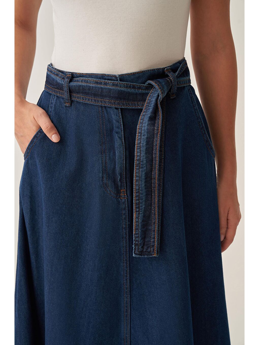 Mavi-Kuşaklı Kloş Denim Etek-5