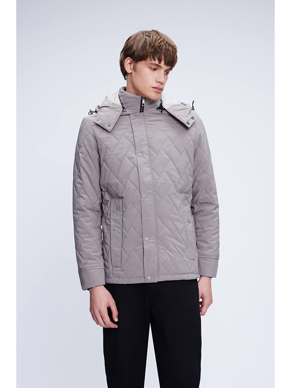 Bej Vizon Dinamik Fit Hakim Yaka Desenli Kapitone Kapüşonlu Mont