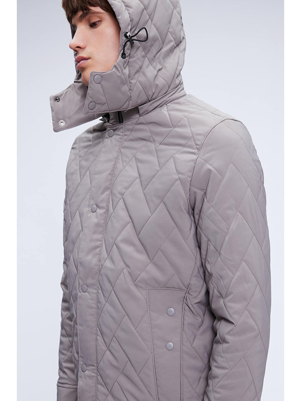 Bej Vizon Dinamik Fit Hakim Yaka Desenli Kapitone Kapüşonlu Mont-2