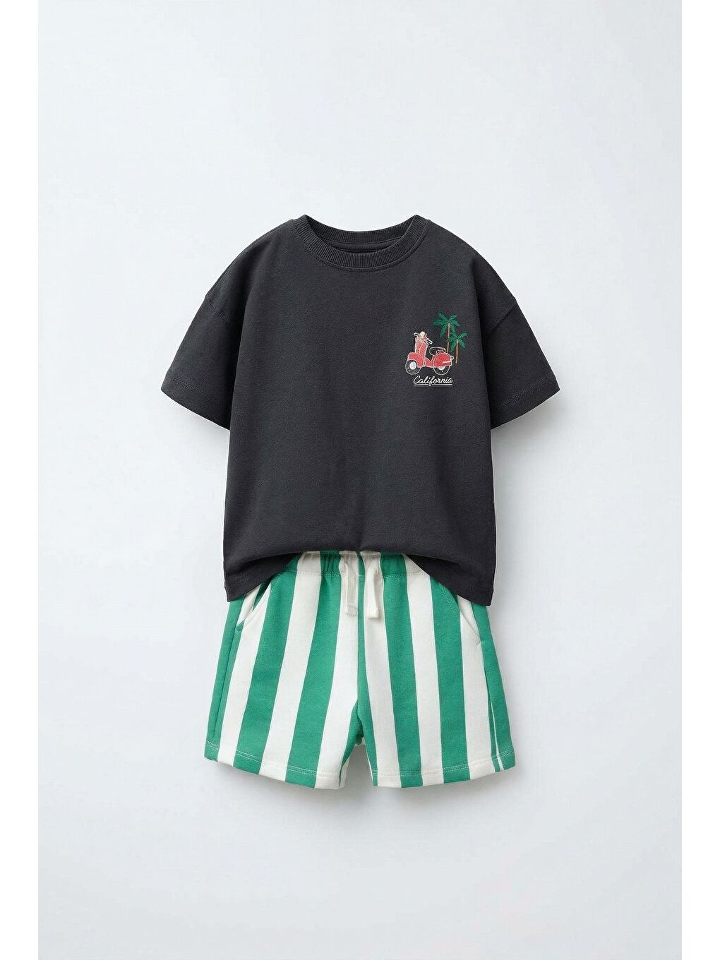 Karışık Erkek Çocuk Pamuklu Siyah California Baskılı T-Shirt Ve Çizgili Şort Takım