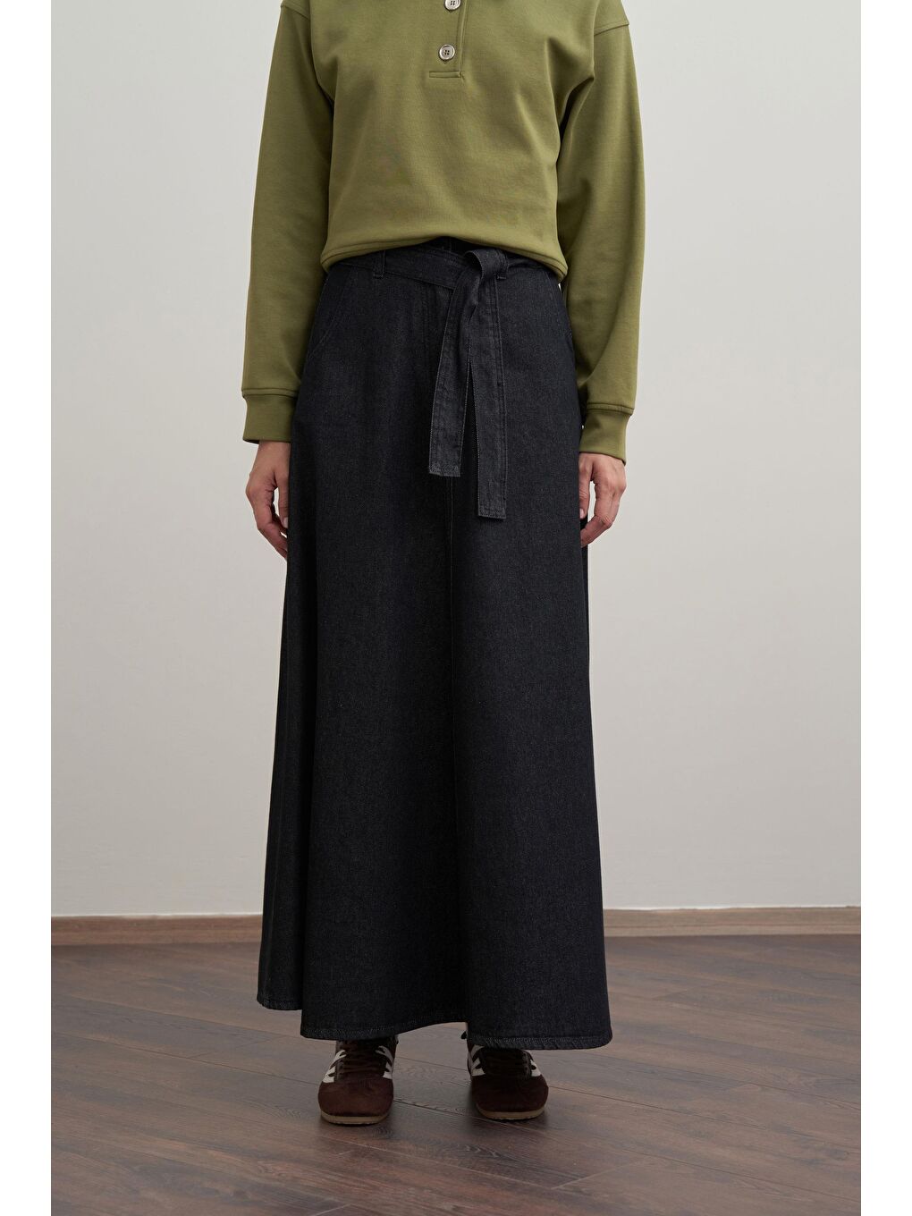 Antrasit-Kuşaklı Kloş Denim Etek-1