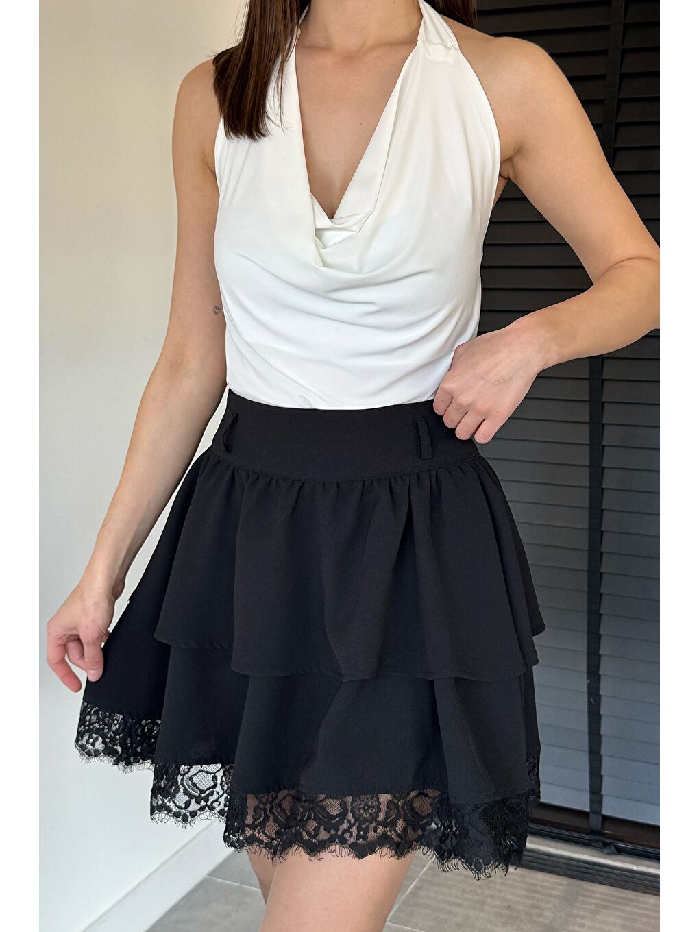Siyah Kadın Dantel Detaylı Volanlı Mini Etek-1