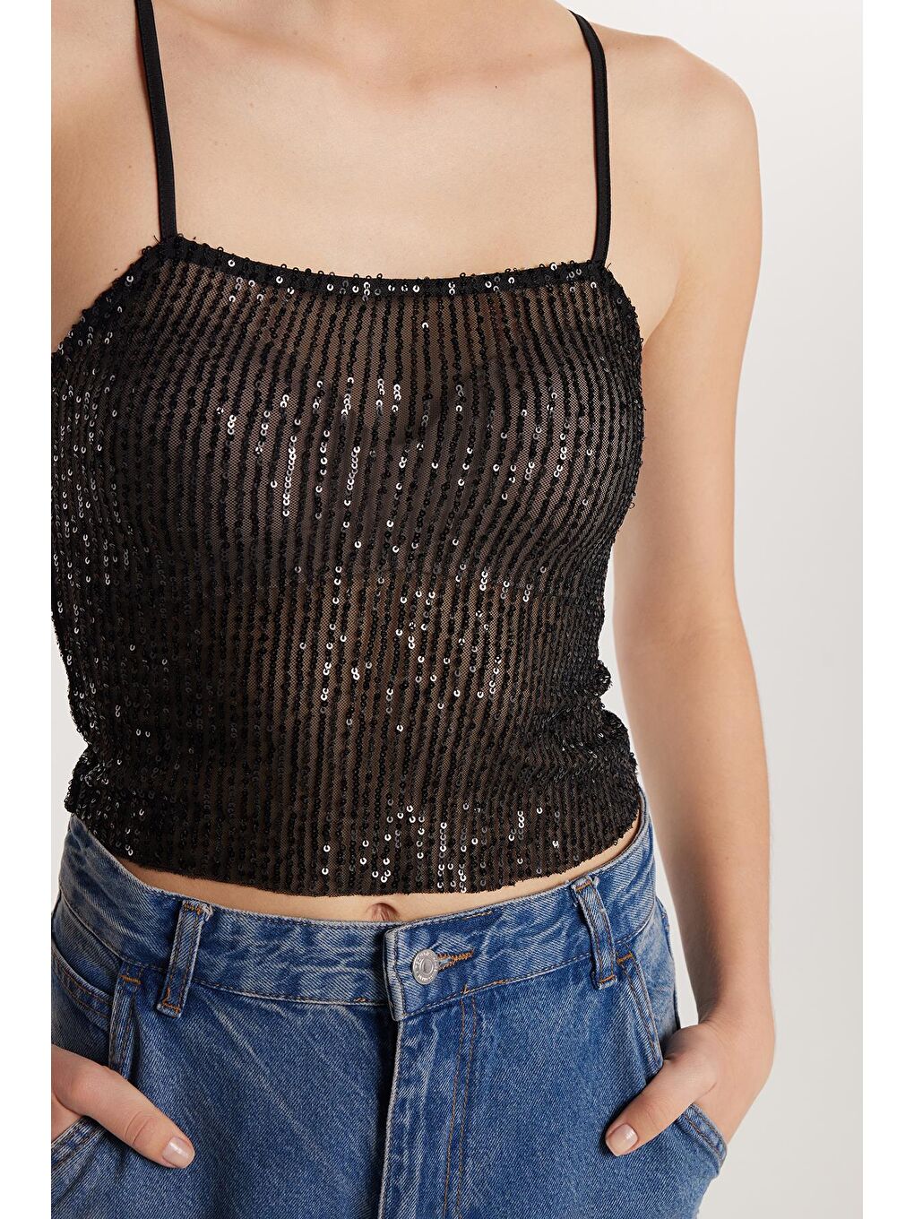 Kadın Slim Fit Dar Kesim Siyah Sıfır Kol U Yaka Bluz-1