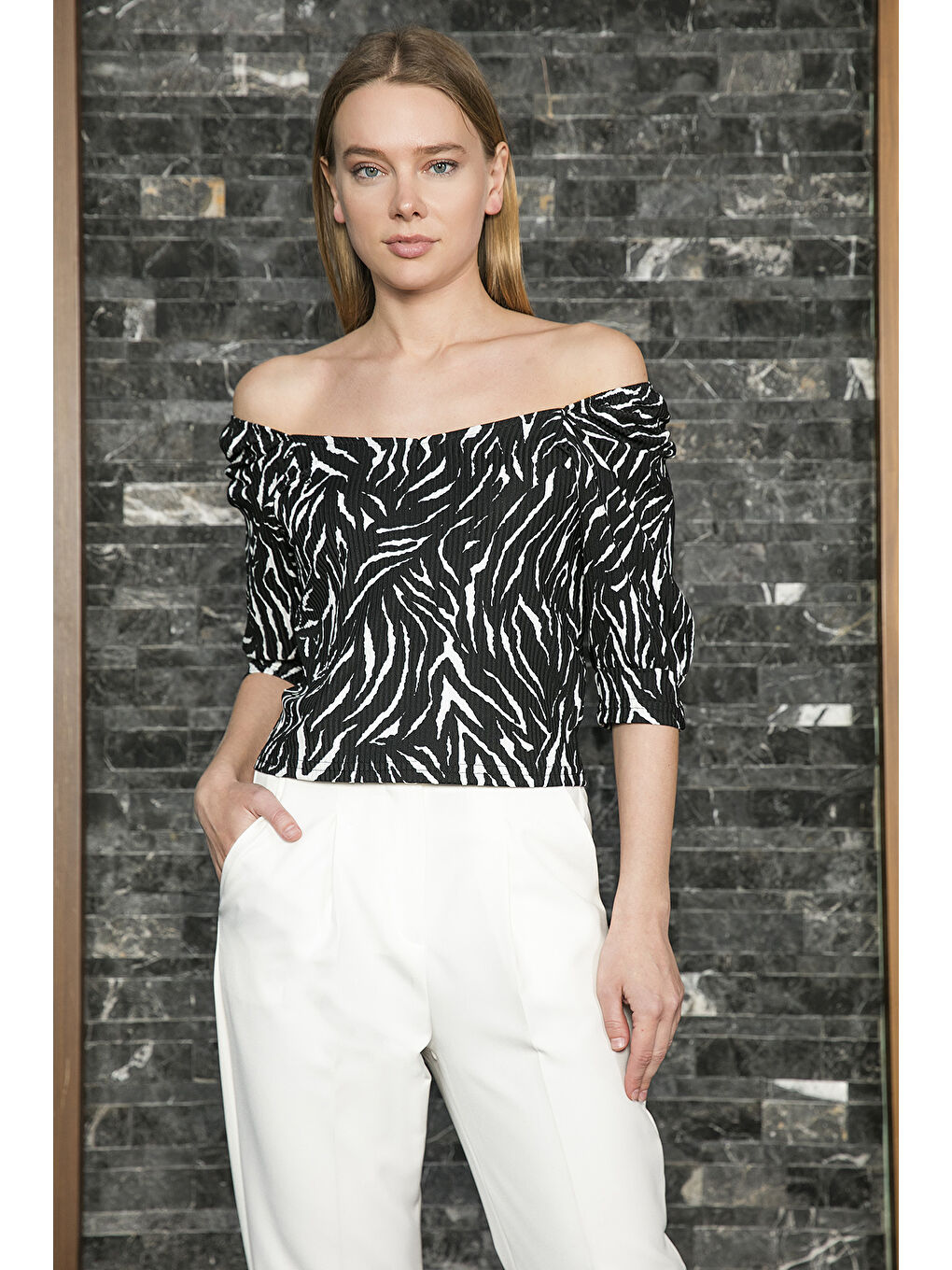 Siyah Truvakar Kol Geniş Yaka Bluz 5869001-4