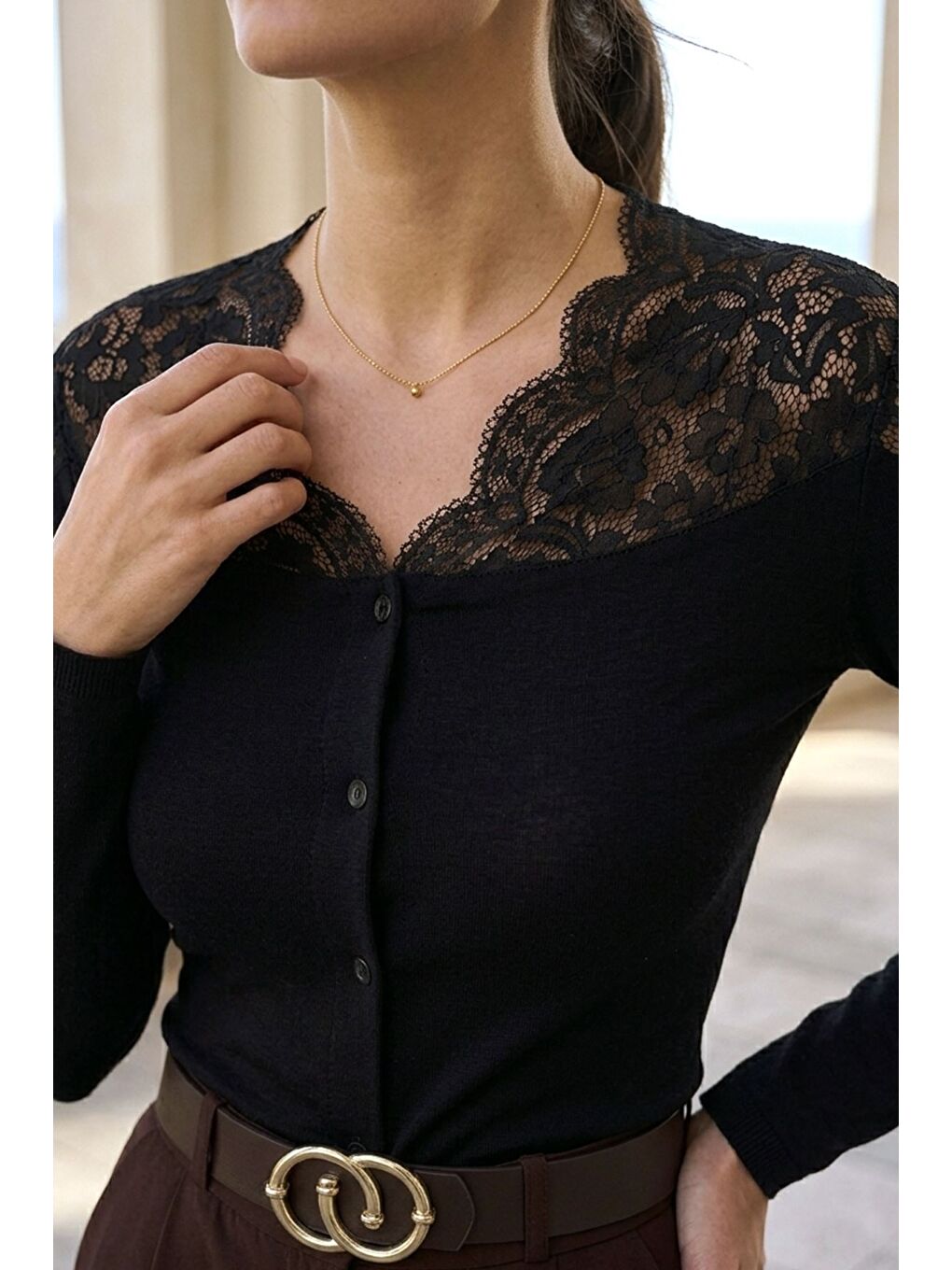 Siyah Kadın Omuzlar Dantelli Ön Düğmeli Elastanlı Hırka-2