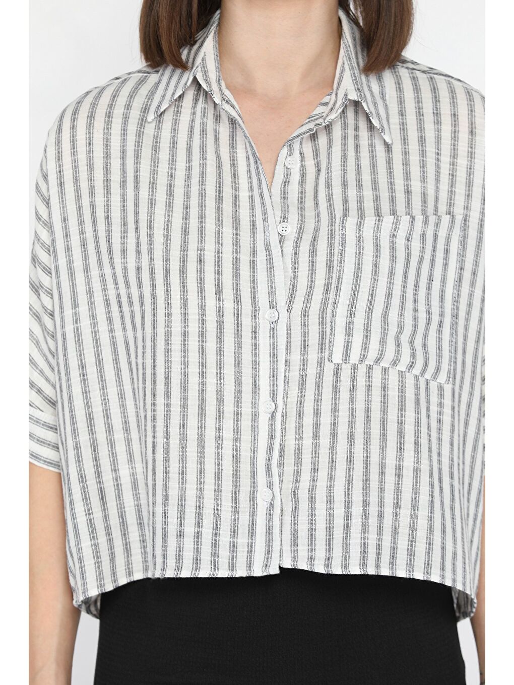 Siyah Kadın Tek Cepli Çizgi Desenli Oversize Gömlek-3