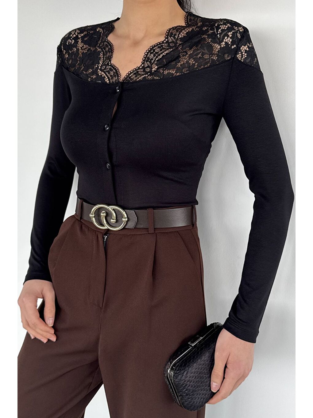 Siyah Kadın Omuzlar Dantelli Ön Düğmeli Elastanlı Hırka-4