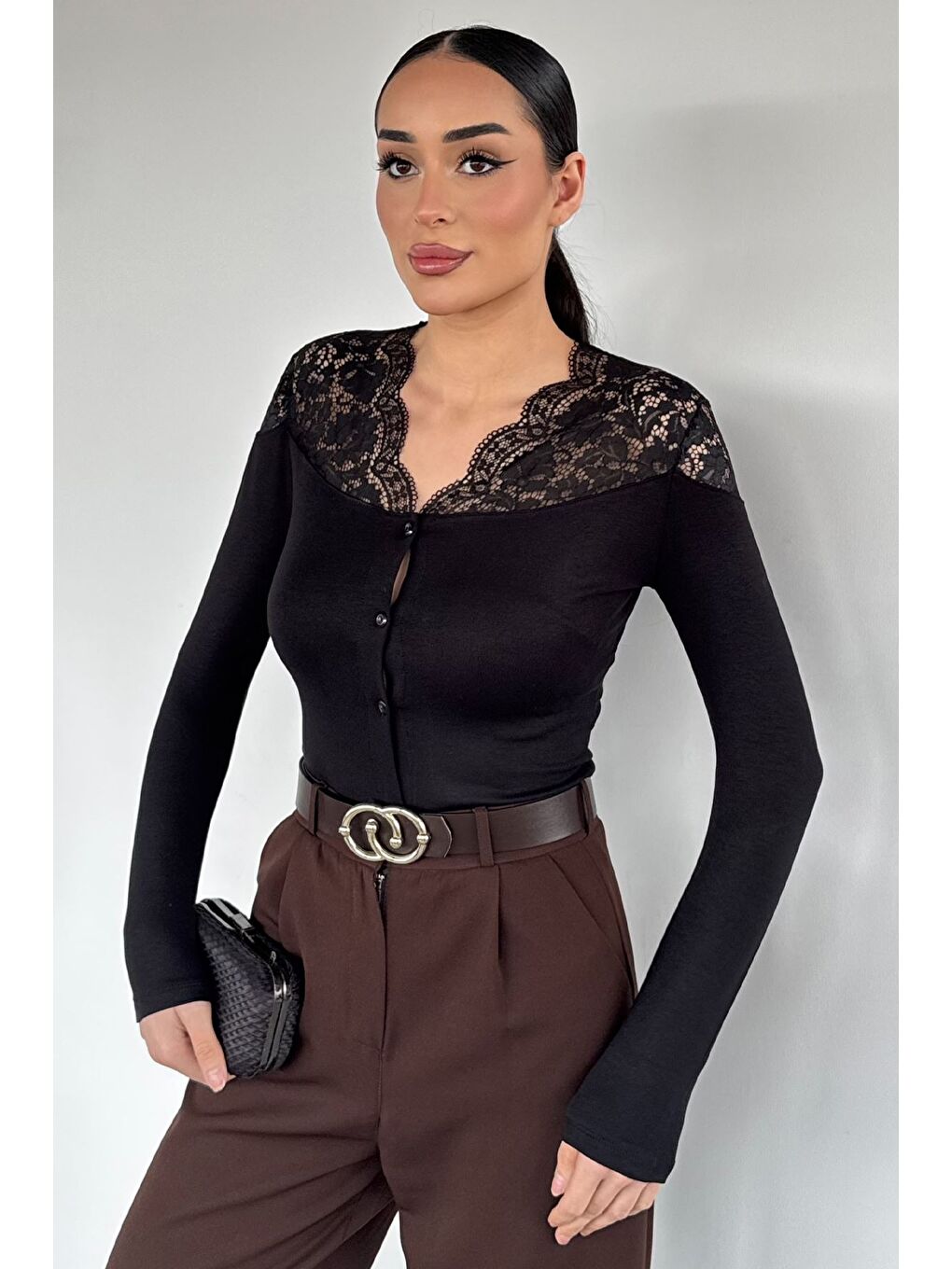 Siyah Kadın Omuzlar Dantelli Ön Düğmeli Elastanlı Hırka-5
