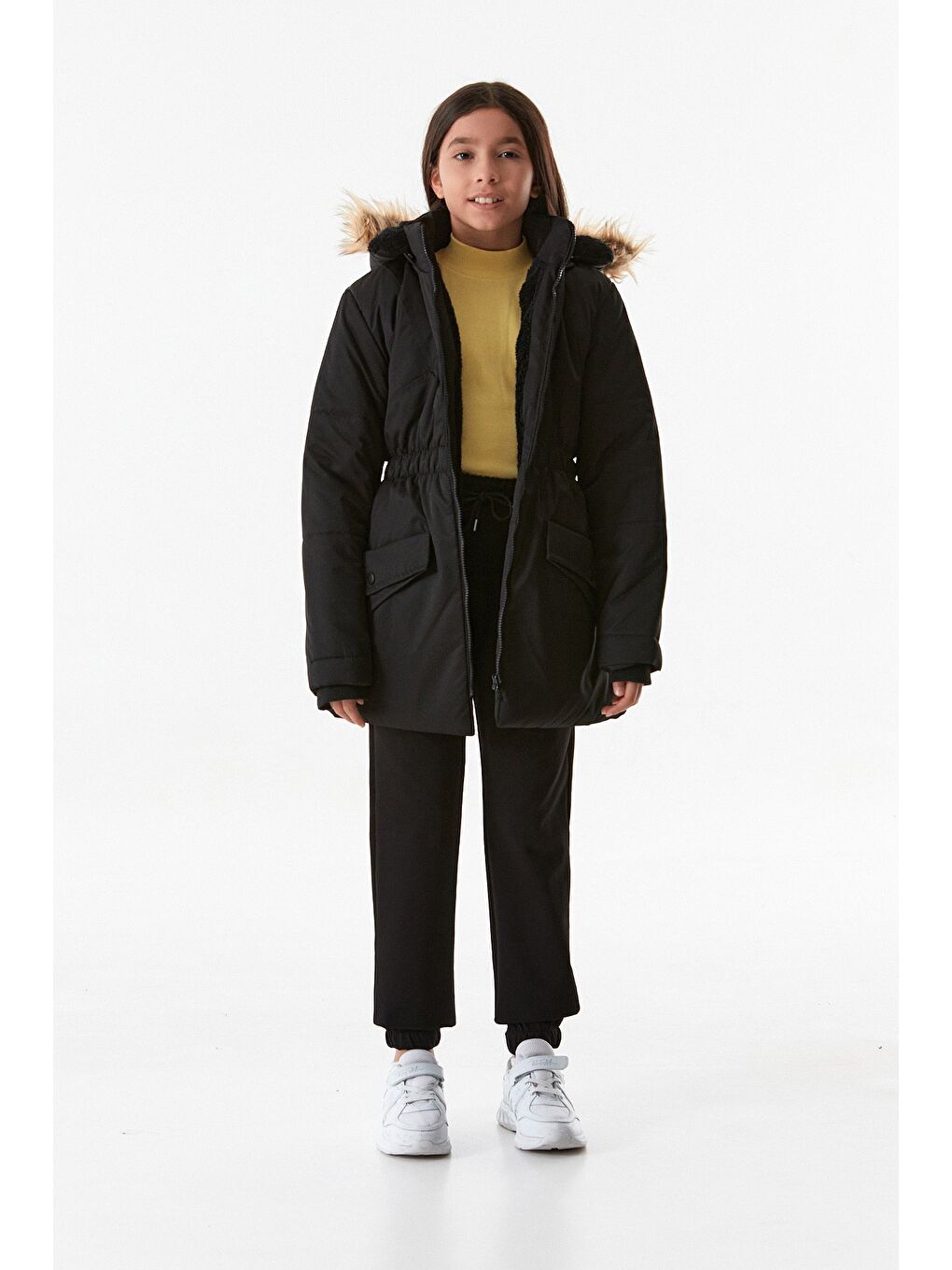 Siyah Çift Cepli Beli Lastikli Kapüşonlu Kız Çocuk Mont-4