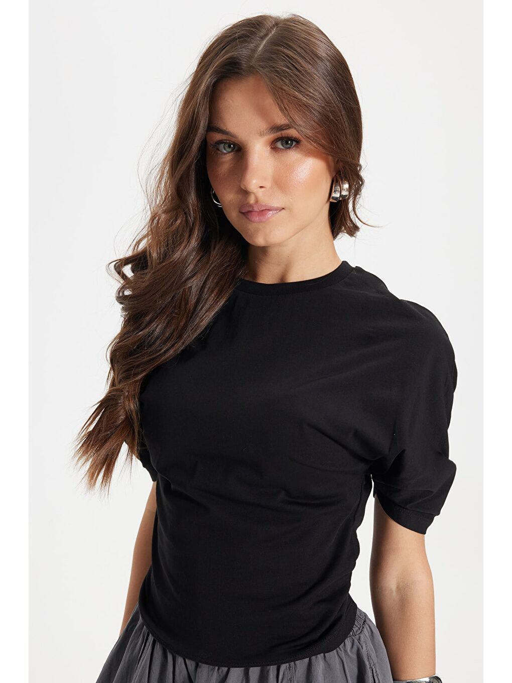 Kadın Oversize Geniş Kesim %100 Pamuk Bisiklet Yaka Yarasa Kol Siyah Tişört