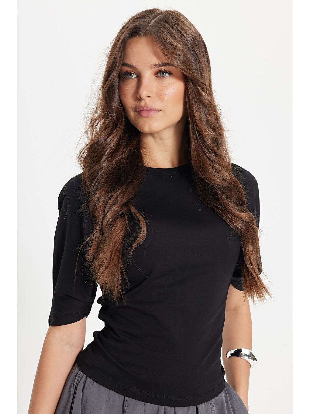 Kadın Oversize Geniş Kesim %100 Pamuk Bisiklet Yaka Yarasa Kol Siyah Tişört-2