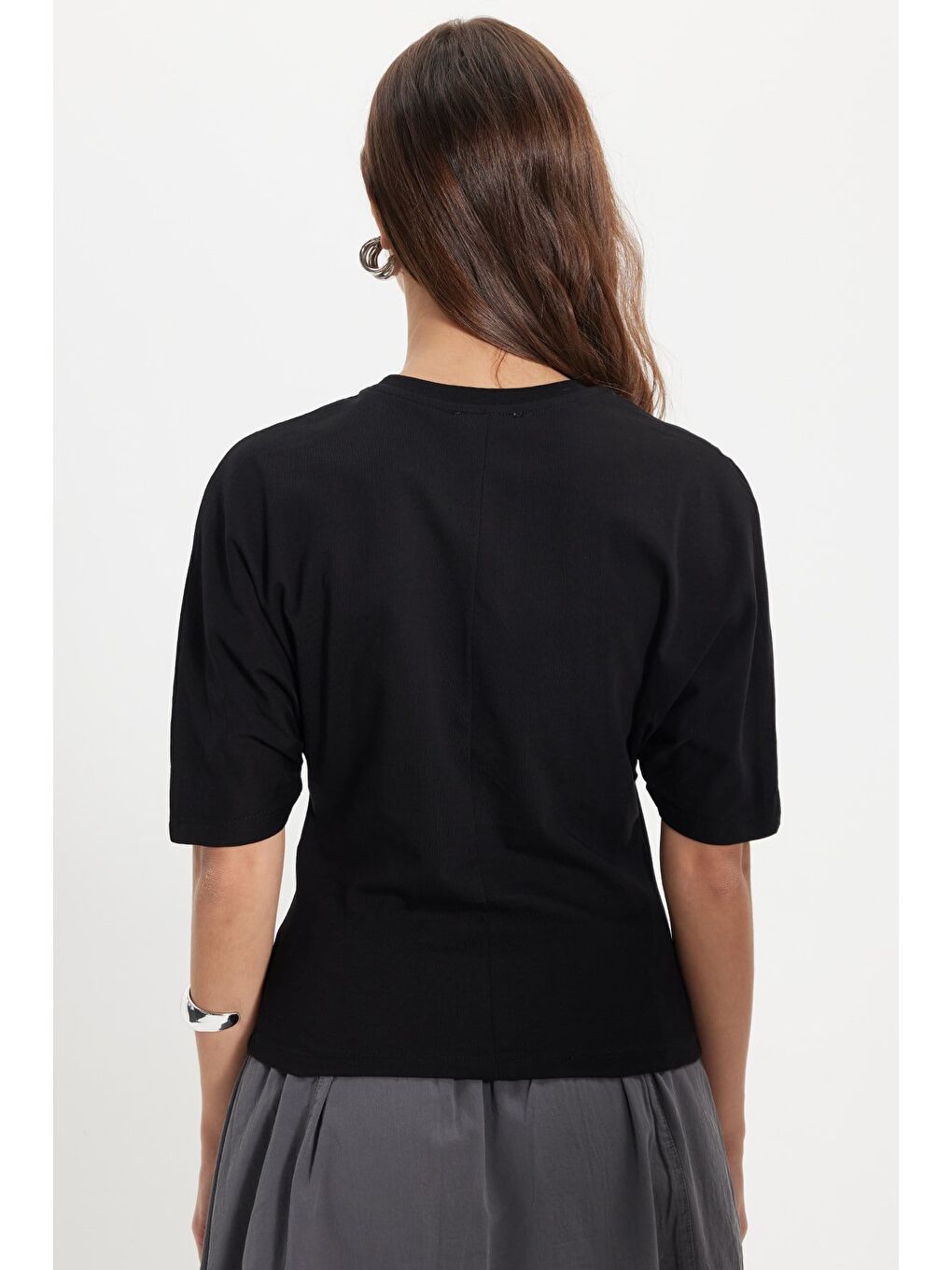 Kadın Oversize Geniş Kesim %100 Pamuk Bisiklet Yaka Yarasa Kol Siyah Tişört-6