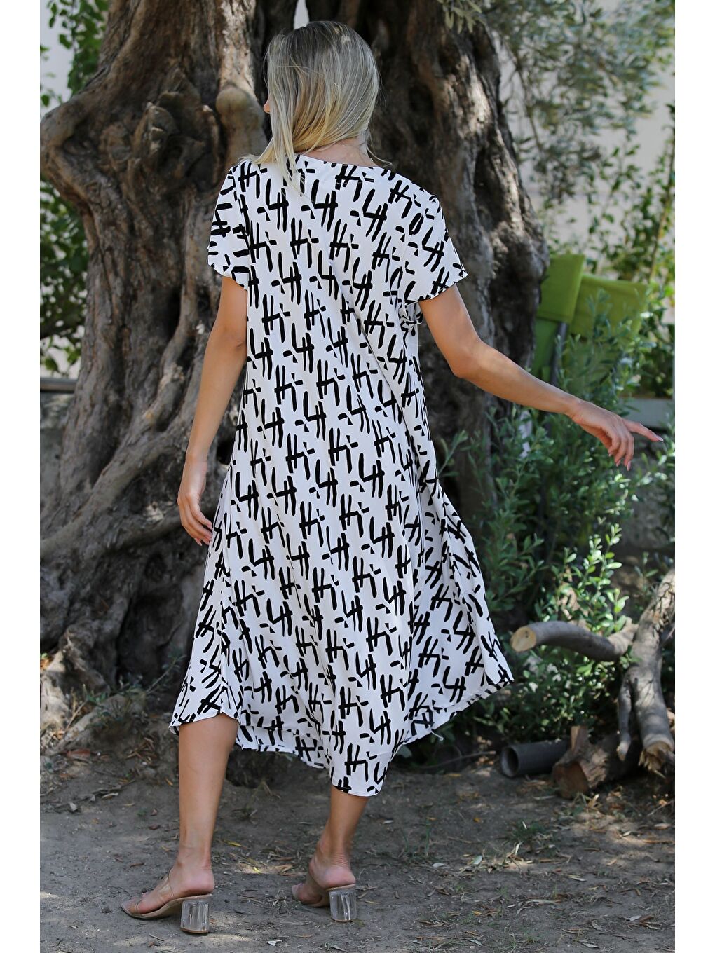 Beyaz-Siyah V Yaka Kısa Kol Allover Baskılı Dokuma Casual Elbise-7