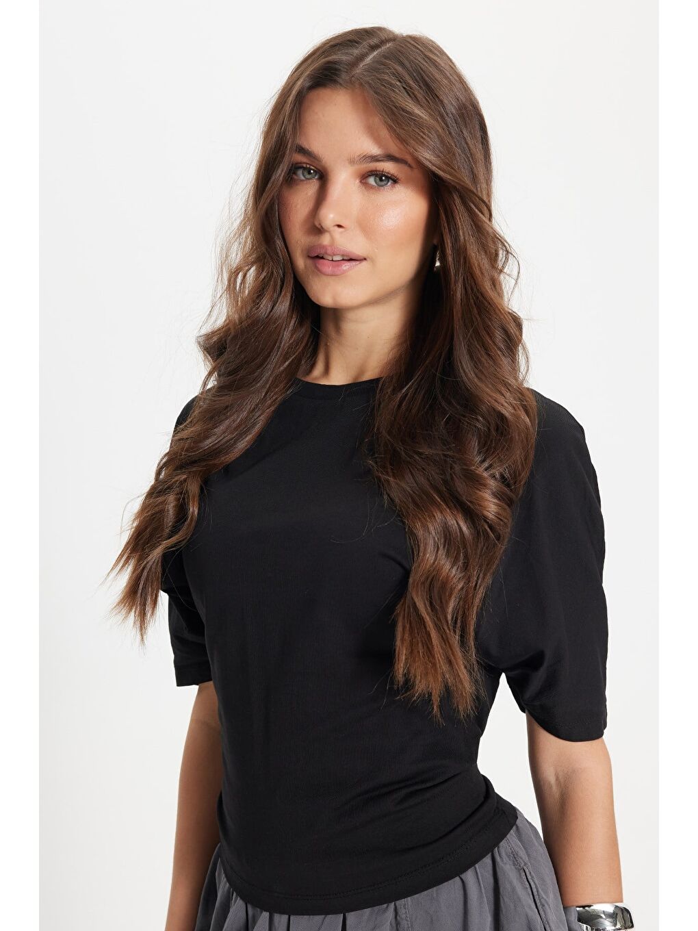 Kadın Oversize Geniş Kesim %100 Pamuk Bisiklet Yaka Yarasa Kol Siyah Tişört-7