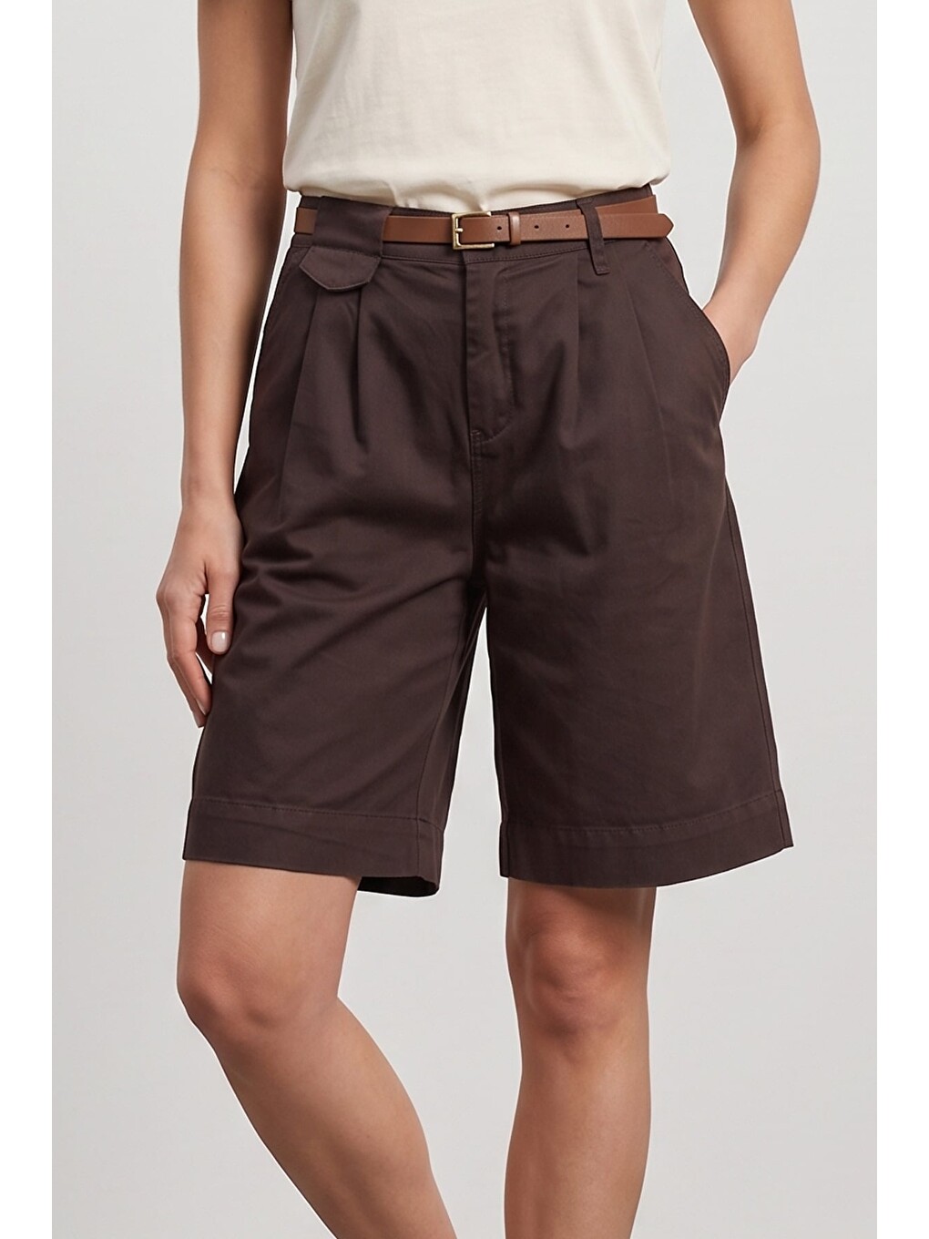 Kahverengi Kemerli Cepli Gabardin Şort-1