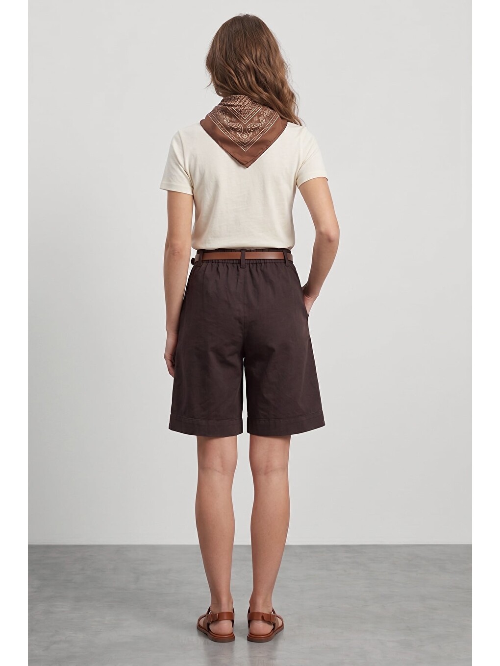 Kahverengi Kemerli Cepli Gabardin Şort-3