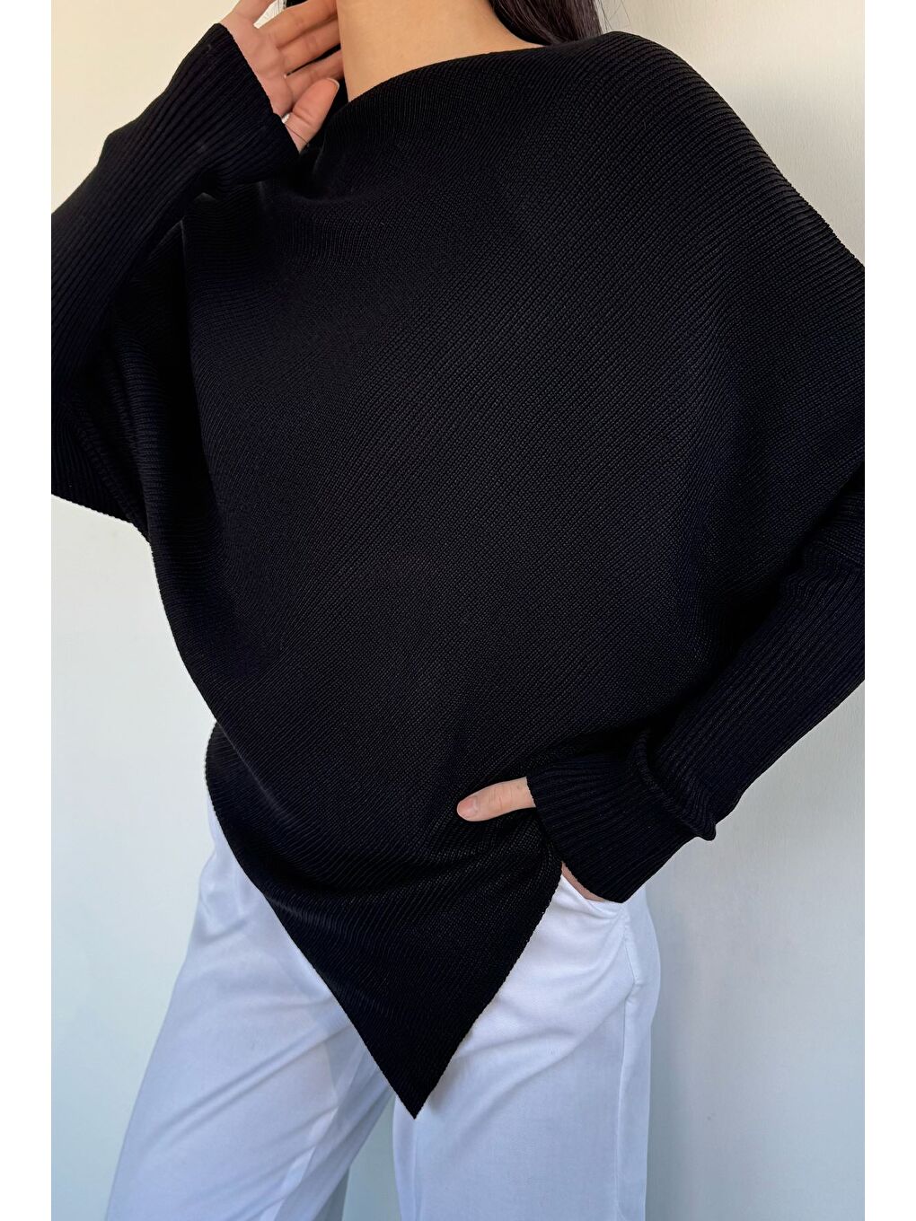 Siyah Asimetrik Kesim Triko Kazak