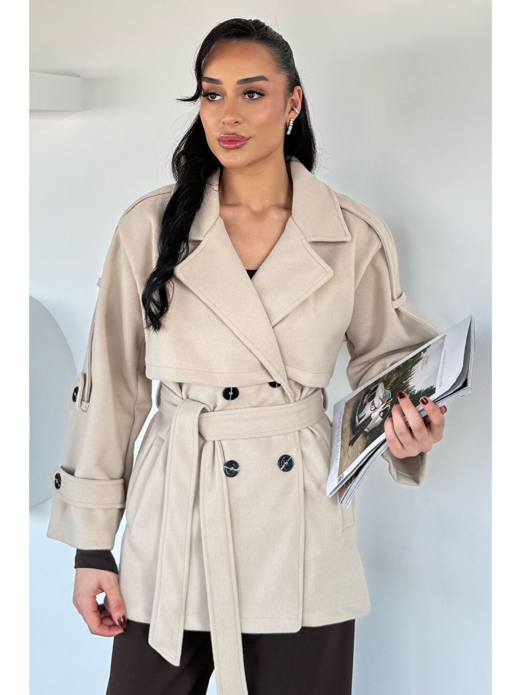 Bej Kadın Bel Kuşaklı Çift Cepli Kruvaze Yaka Kaşe Kaban-1