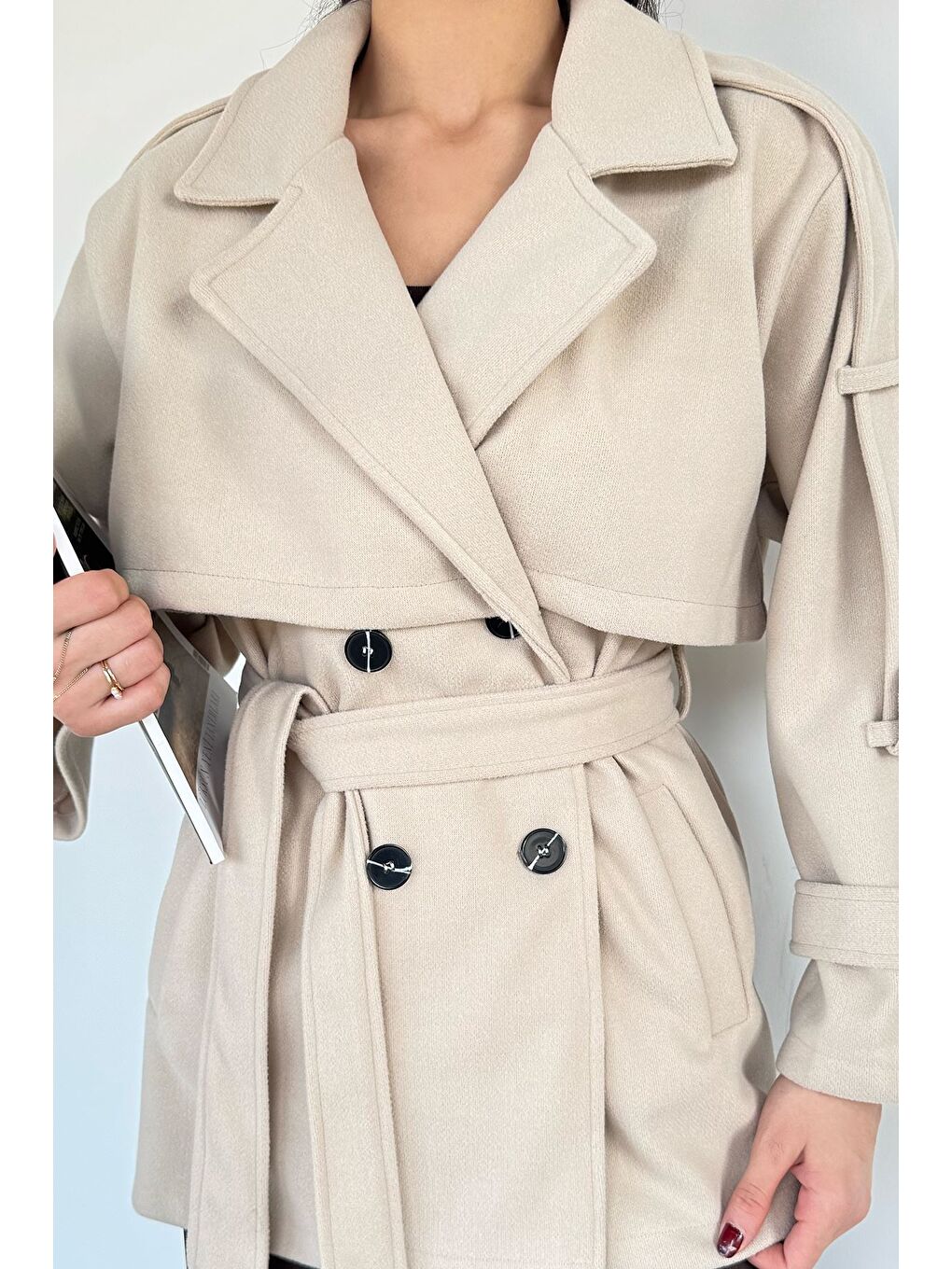 Bej Kadın Bel Kuşaklı Çift Cepli Kruvaze Yaka Kaşe Kaban-2