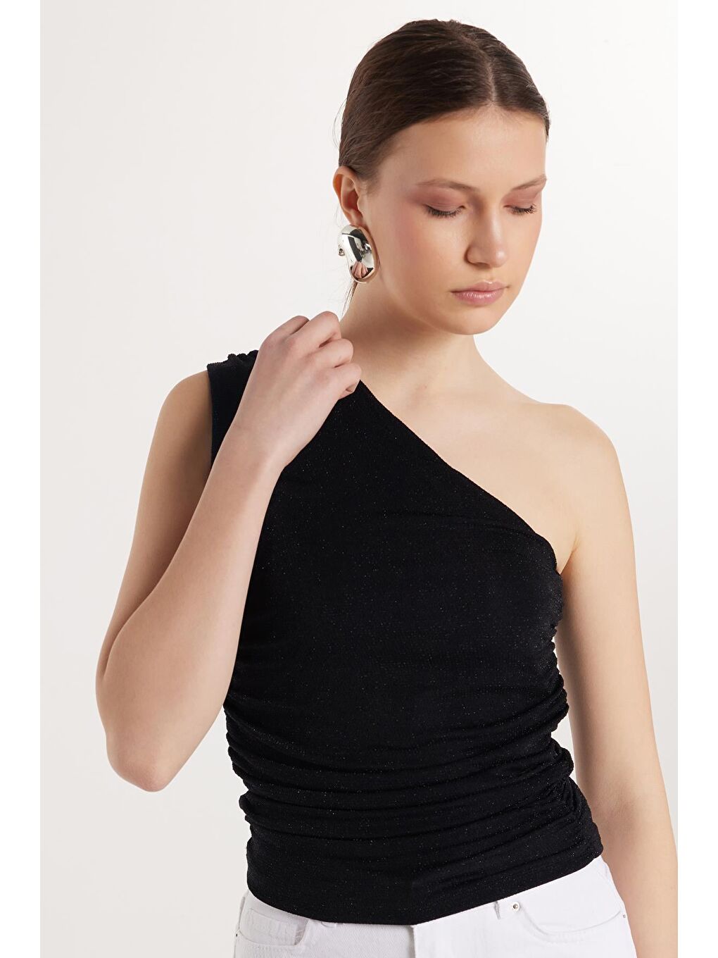 Kadın Slim Fit Dar Kesim Omzu Açık Düz Siyah Bluz-2