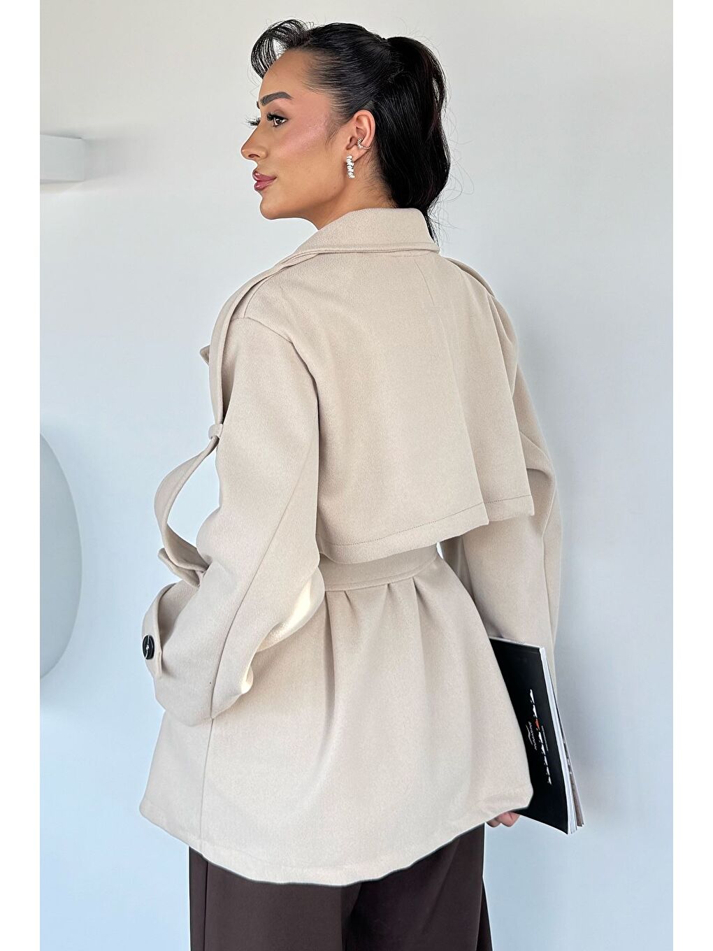 Bej Kadın Bel Kuşaklı Çift Cepli Kruvaze Yaka Kaşe Kaban-3