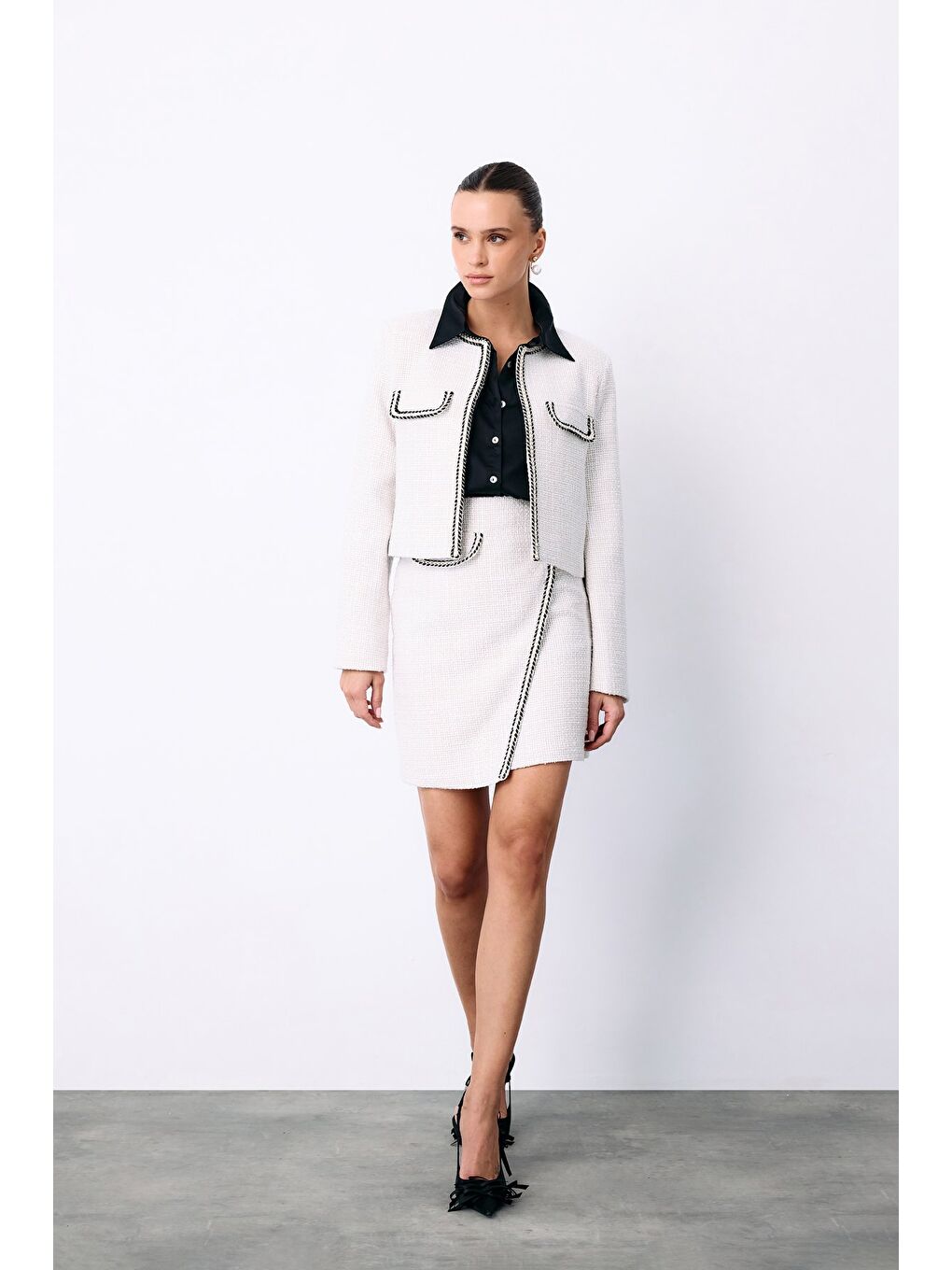 Bej Kruvaze Süs Cepli Kısa Etek - Taş-1