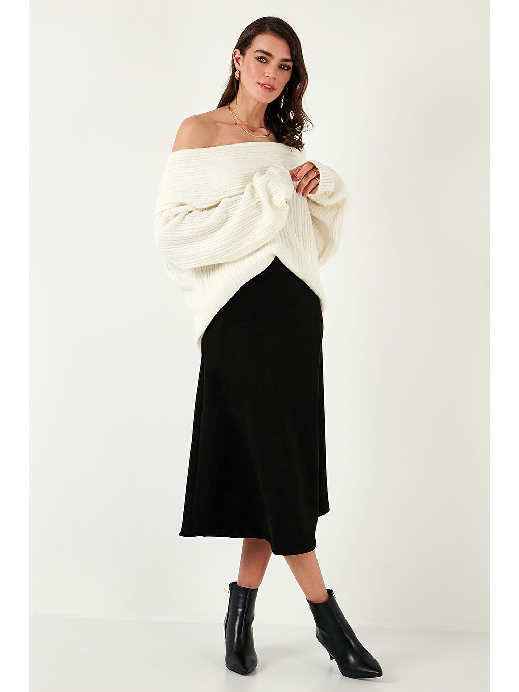 Siyah Streç Regular Fit Yüksek Bel Midi Boy Süet Çan Etek 5866180-4