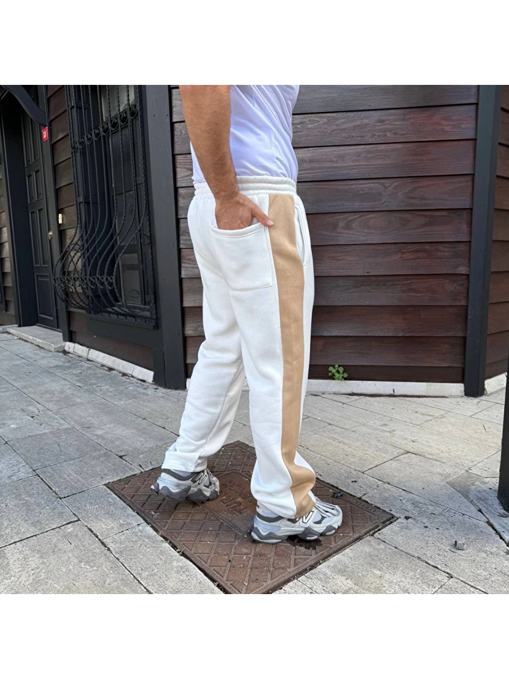 Erkek Üç İplik Kışlık Pamuklu Yandan Garneli Kalın Bej Şeritli Cepli Eşofman Altı - Beyaz-2