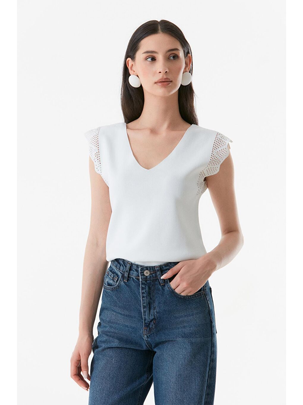 Beyaz Ajurlu V Yaka Triko Bluz-1