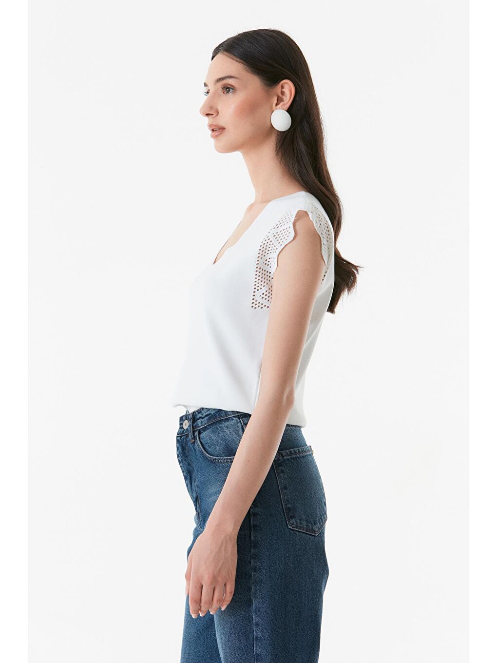 Beyaz Ajurlu V Yaka Triko Bluz-2