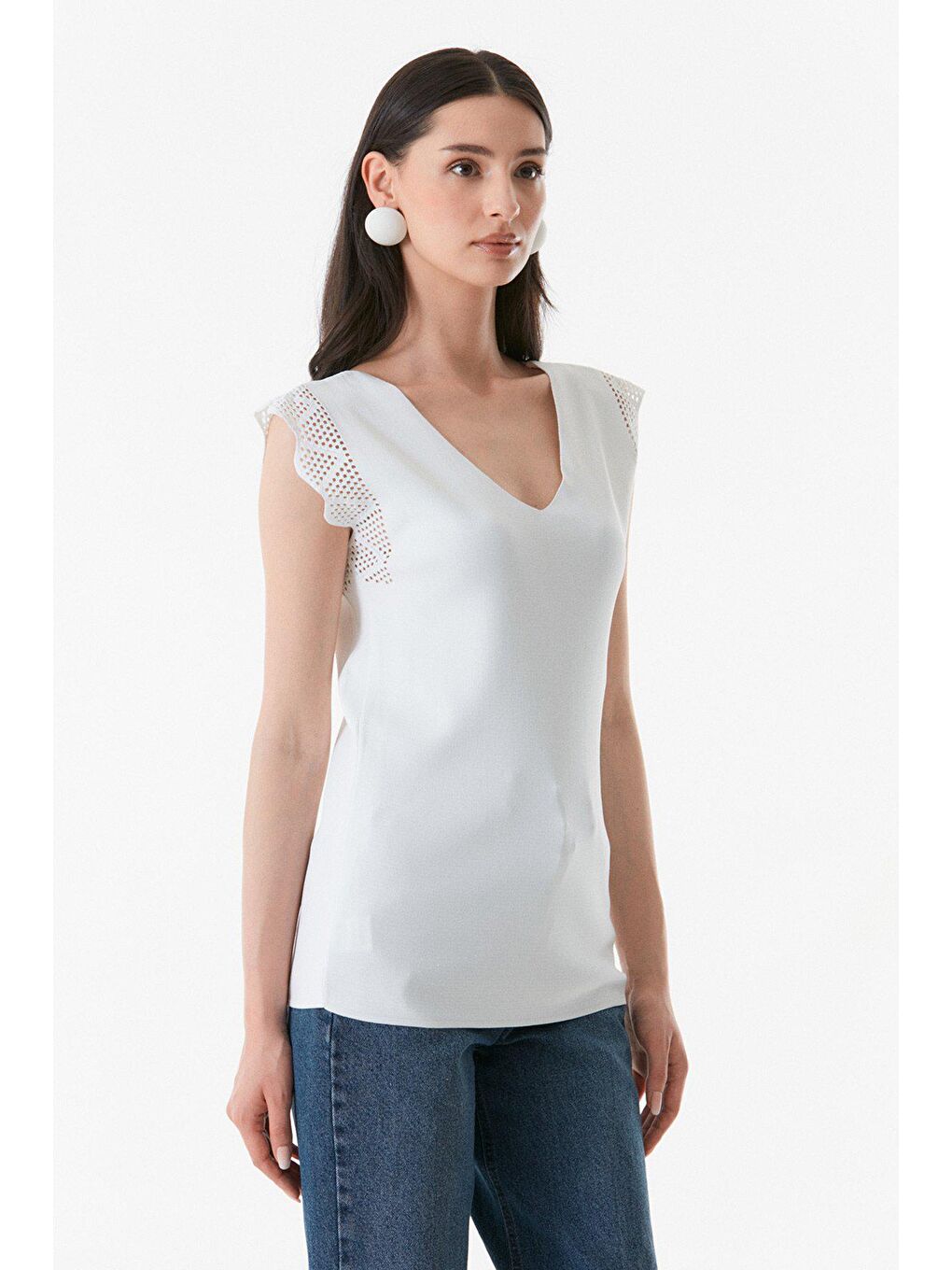 Beyaz Ajurlu V Yaka Triko Bluz-3