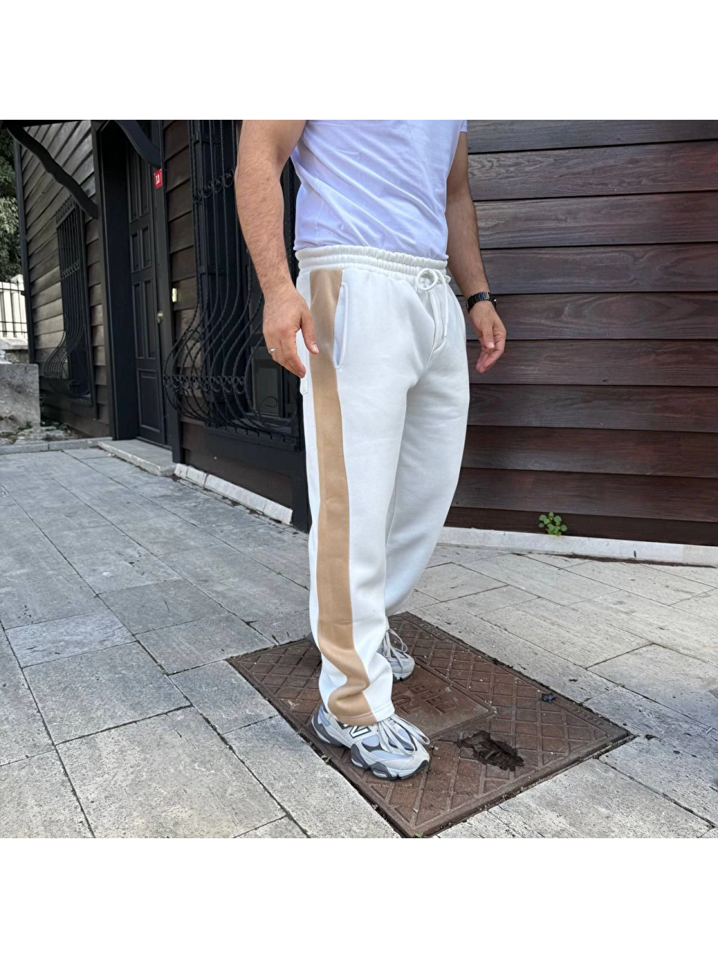 Erkek Üç İplik Kışlık Pamuklu Yandan Garneli Kalın Bej Şeritli Cepli Eşofman Altı - Beyaz-3