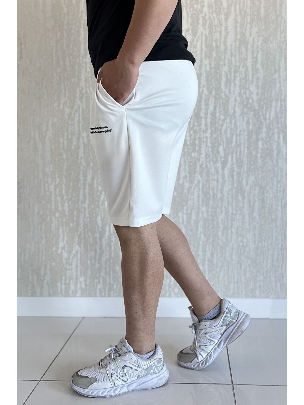 Ekru Yazı Baskılı Erkek Şort-1