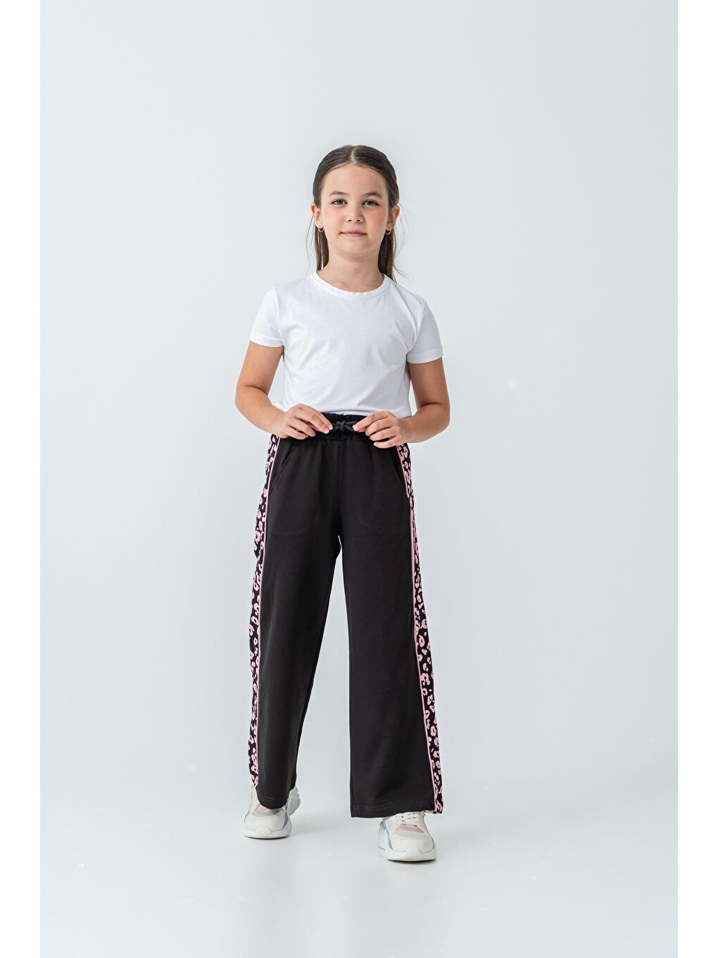 Siyah Yan İki Parça Boydan Baskılı Kız Çocuk Eşofman Altı