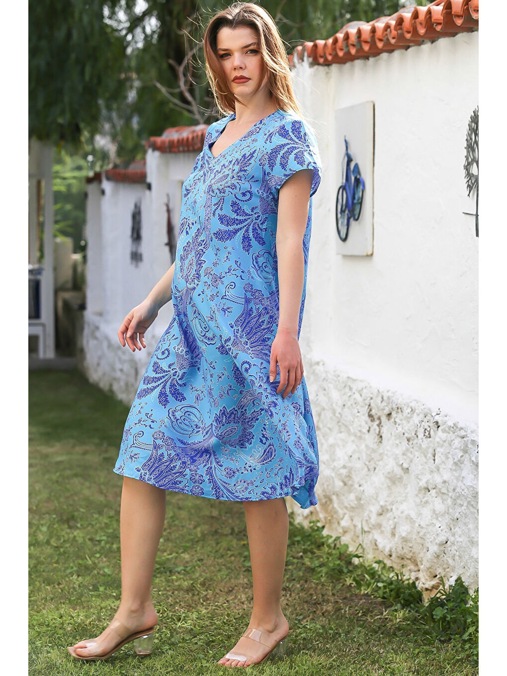 Mavi V Yaka Düşük Kol Allover Baskılı Casual Viskon Dokuma Elbise 115 66-5