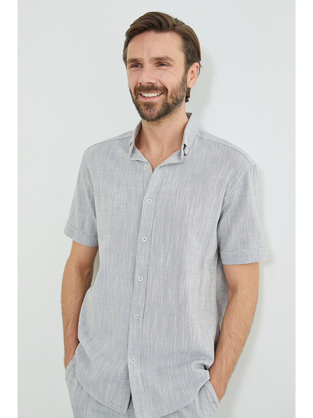 Gri Flamlı Düğmeli Keten Görünümlü Gömlek