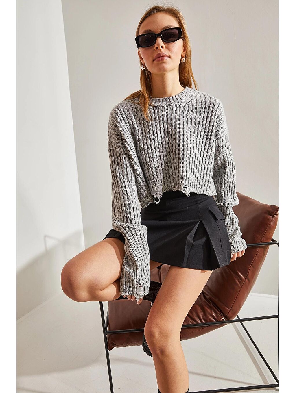 Gri Kadın Bisiklet Yaka Yırtık Detaylı Crop Triko Kazak-2