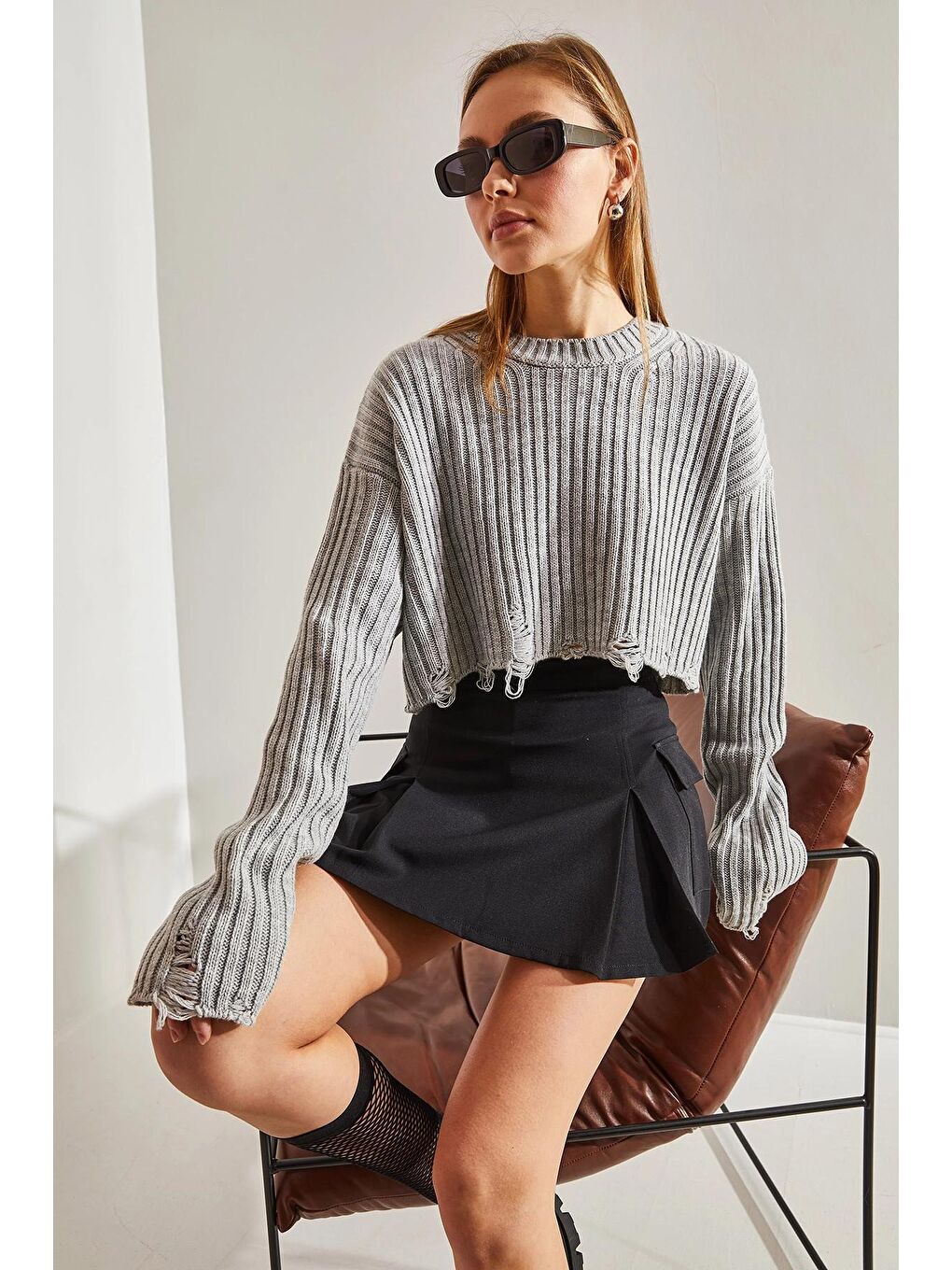 Gri Kadın Bisiklet Yaka Yırtık Detaylı Crop Triko Kazak-3