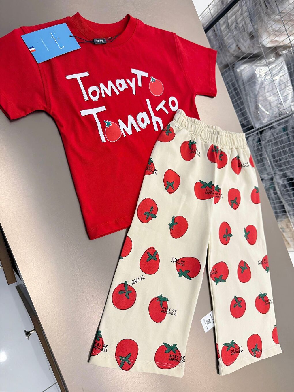 Beyaz Kız Çocuk Pamuklu Kırmızı Domates Baskılı T-Shirt Eşofman Takım-3