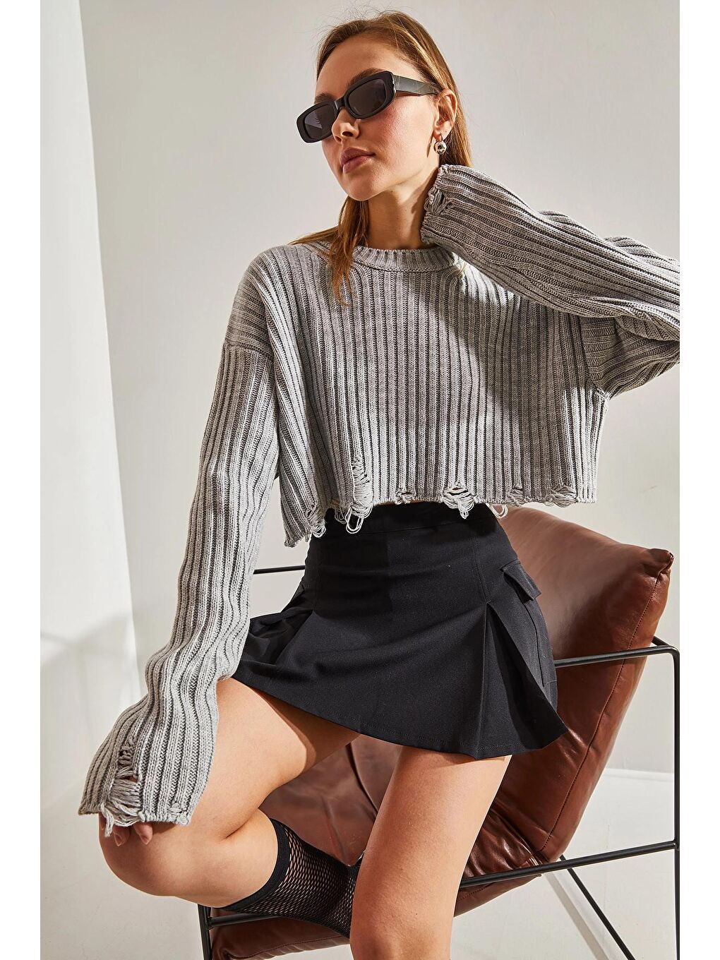 Gri Kadın Bisiklet Yaka Yırtık Detaylı Crop Triko Kazak-4