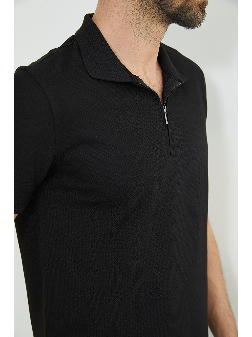 Siyah Yarım Fermuarlı Petek Kumaş Polo Yaka Tişört-4