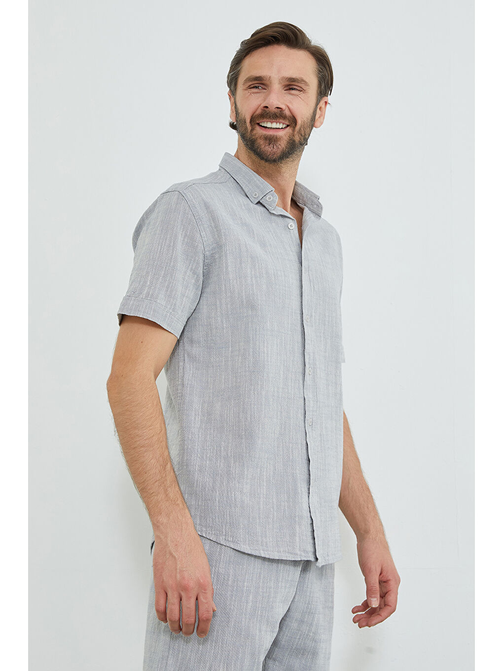 Gri Flamlı Düğmeli Keten Görünümlü Gömlek-1