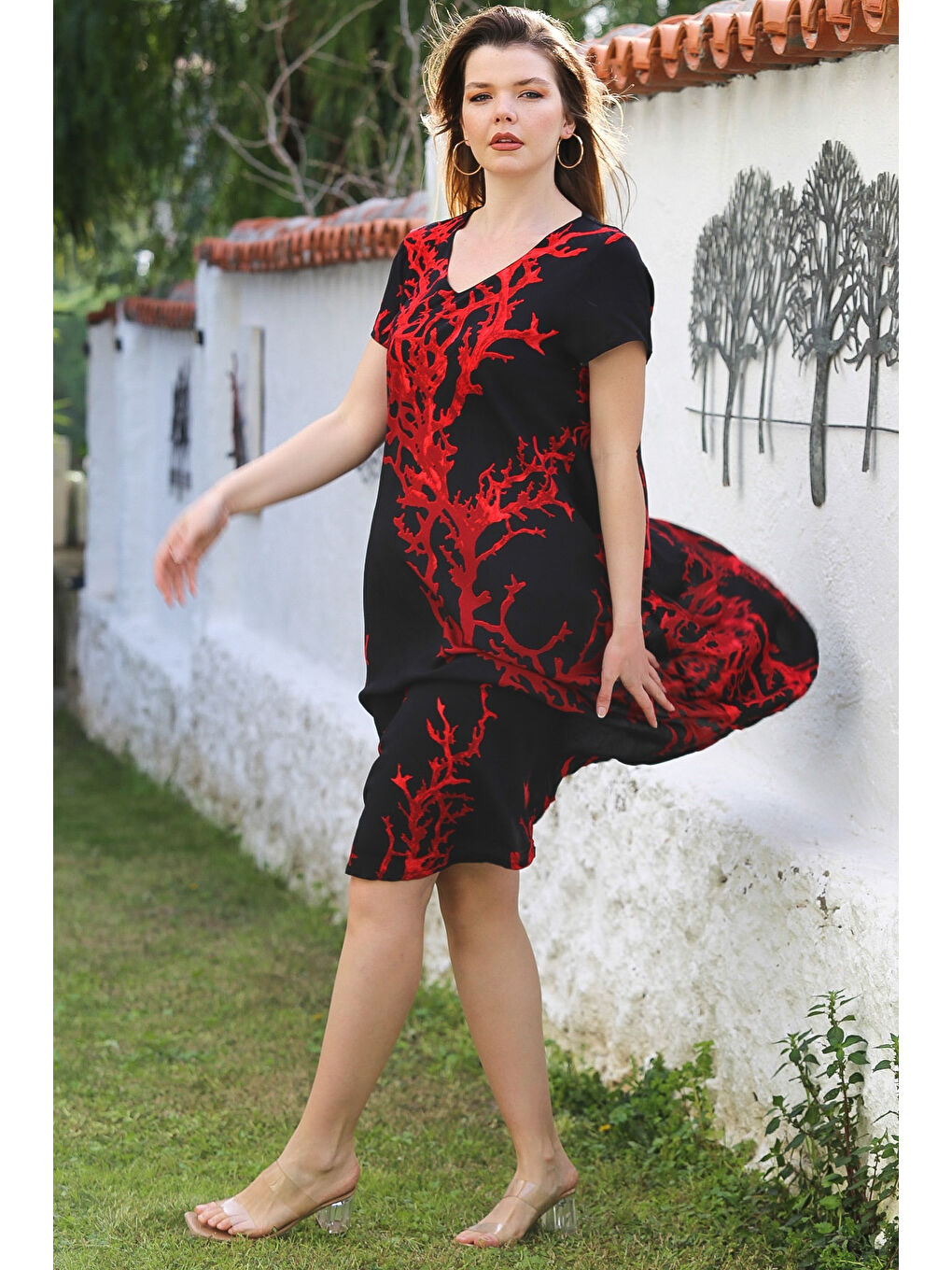 Siyah-Kırmızı V Yaka Düşük Kol Allover Baskılı Casual Viskon Dokuma Elbise 115 66-3