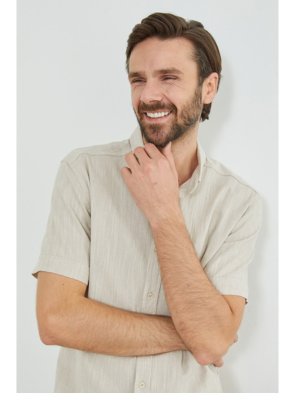 Bej Flamlı Düğmeli Keten Görünümlü Gömlek-1